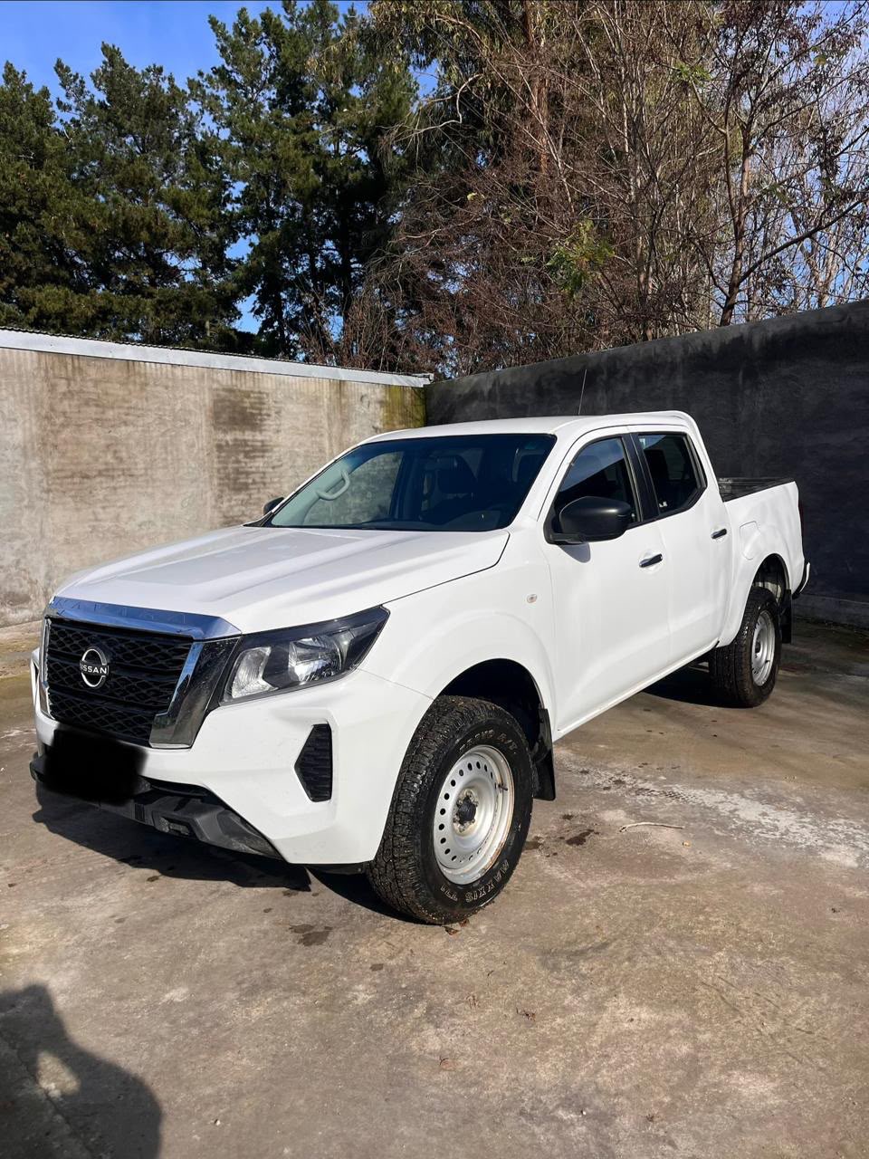 Nissan Navara 2023 vista frontal lateral