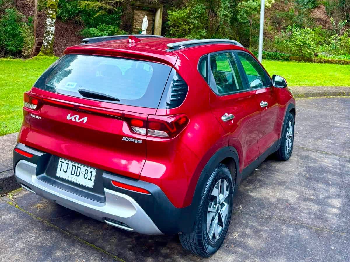 Kia Sonet EX IVT 2024 vista trasera lateral