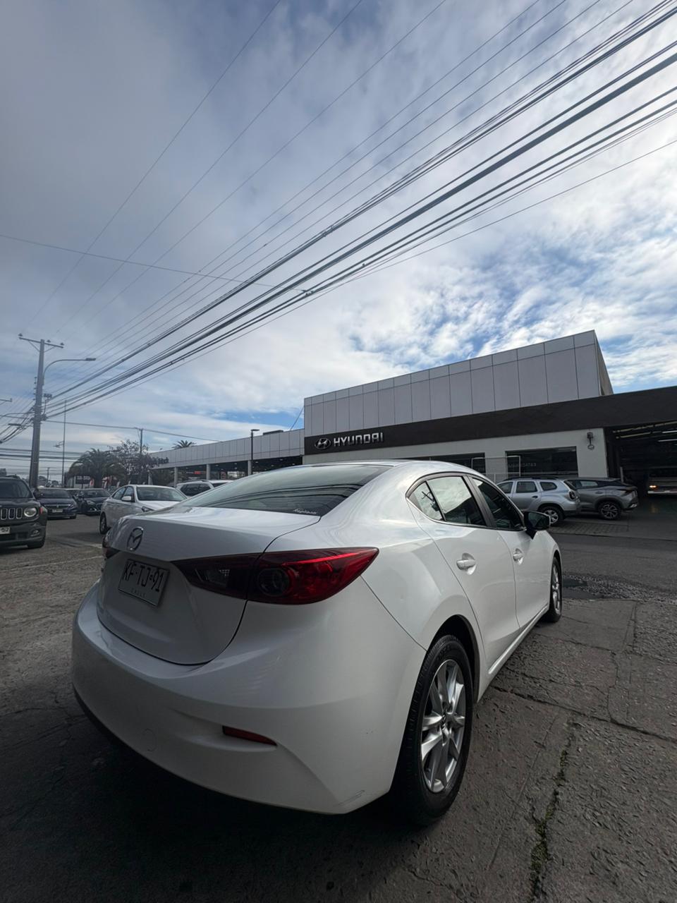 Mazda 3 2018 vista trasera lateral