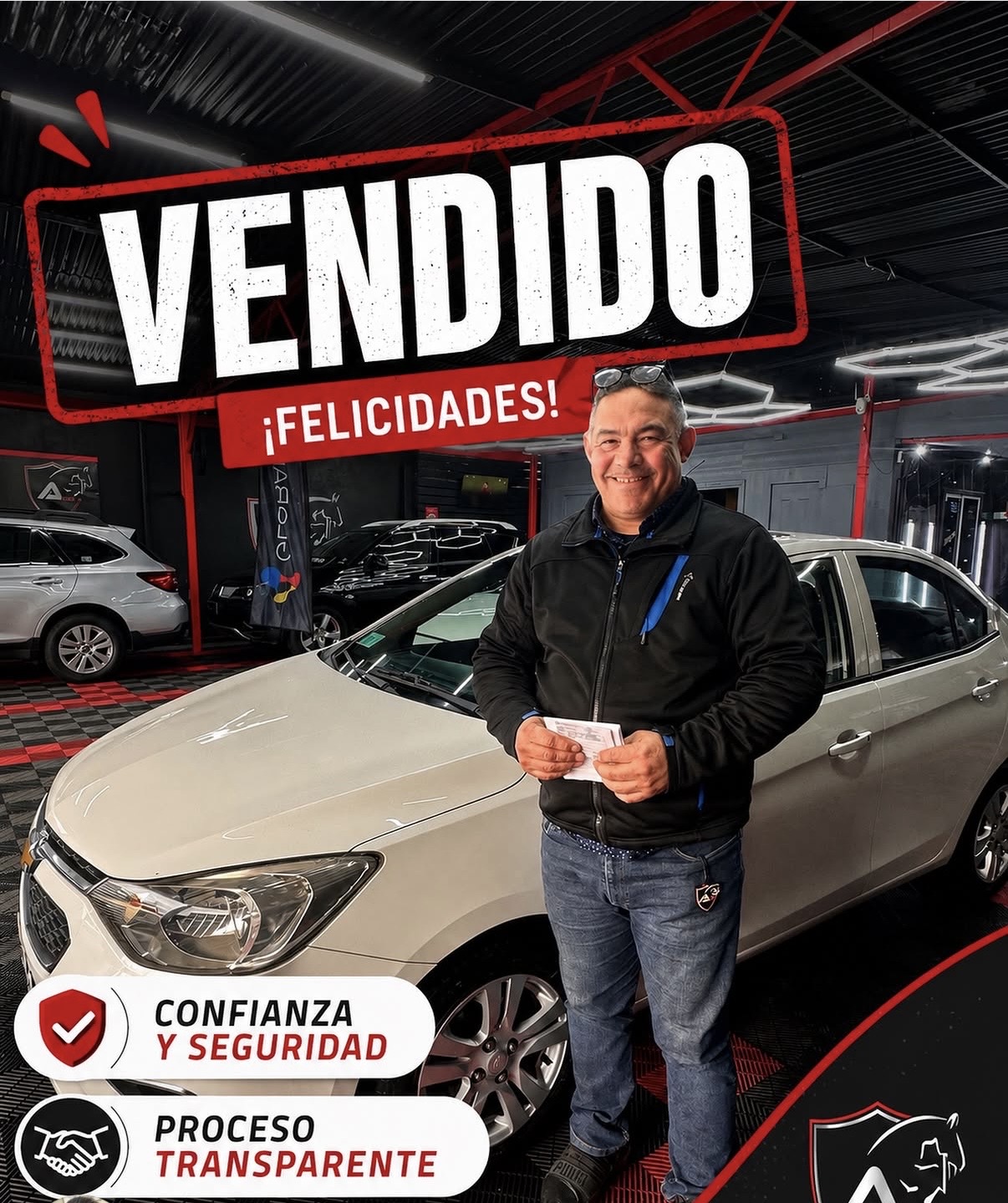 Cliente satisfecho recibiendo su vehículo vendido en ACS Automotriz